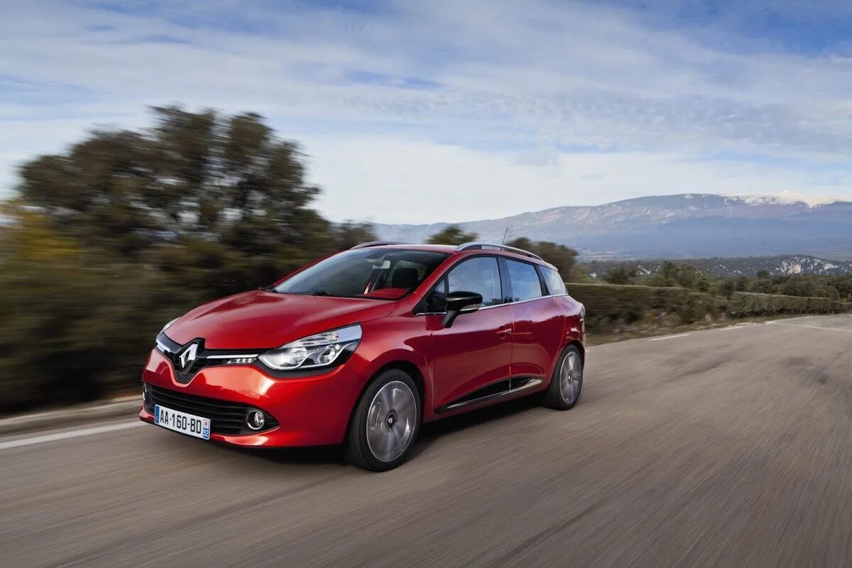 Рено 2013 фото New Renault Clio Estate Proves that Wagons Don't Have to Look Boring Carscoops