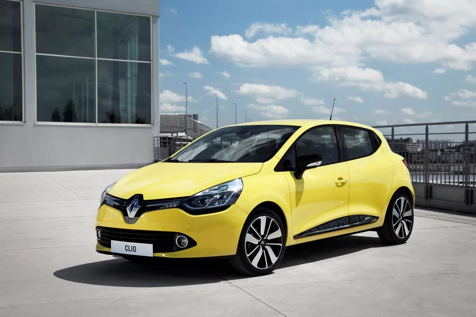 Рено 2013 года фото Компания Renault рассекретила информацию о Clio Мк4 2013 модельного года - Major