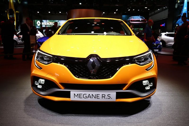 Рено 2018 фото Renault назвал цены на "заряженный" Megane RS: от 37 600 евро