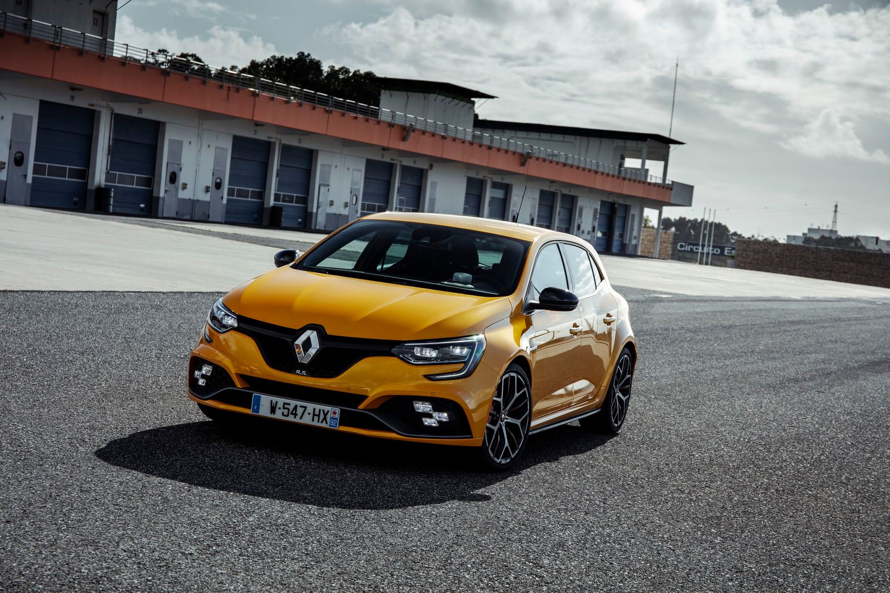 Рено 2018 фото Renault Megane RS хэтчбек 5 дв. 1.8 EDC бензин 300 л.с. передний привод 4 поколе