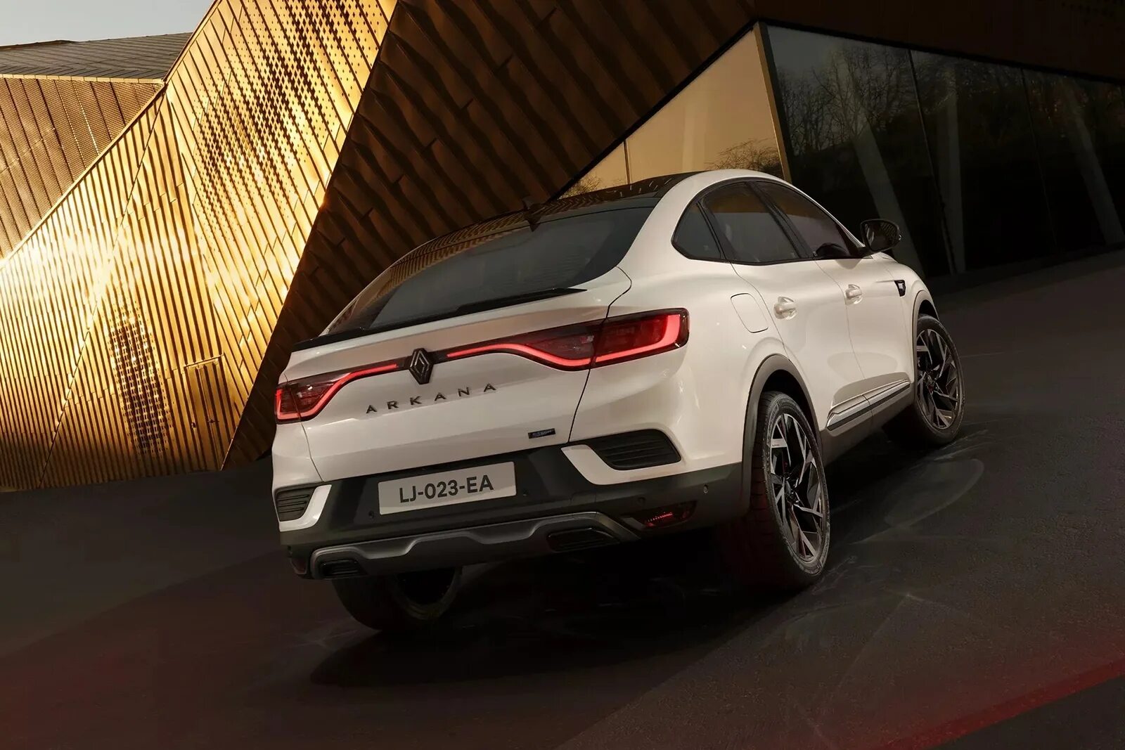 Рено 2024 фото Новая отделка Fancy Esprit Alpine для Renault Arkana - новость от Автодок