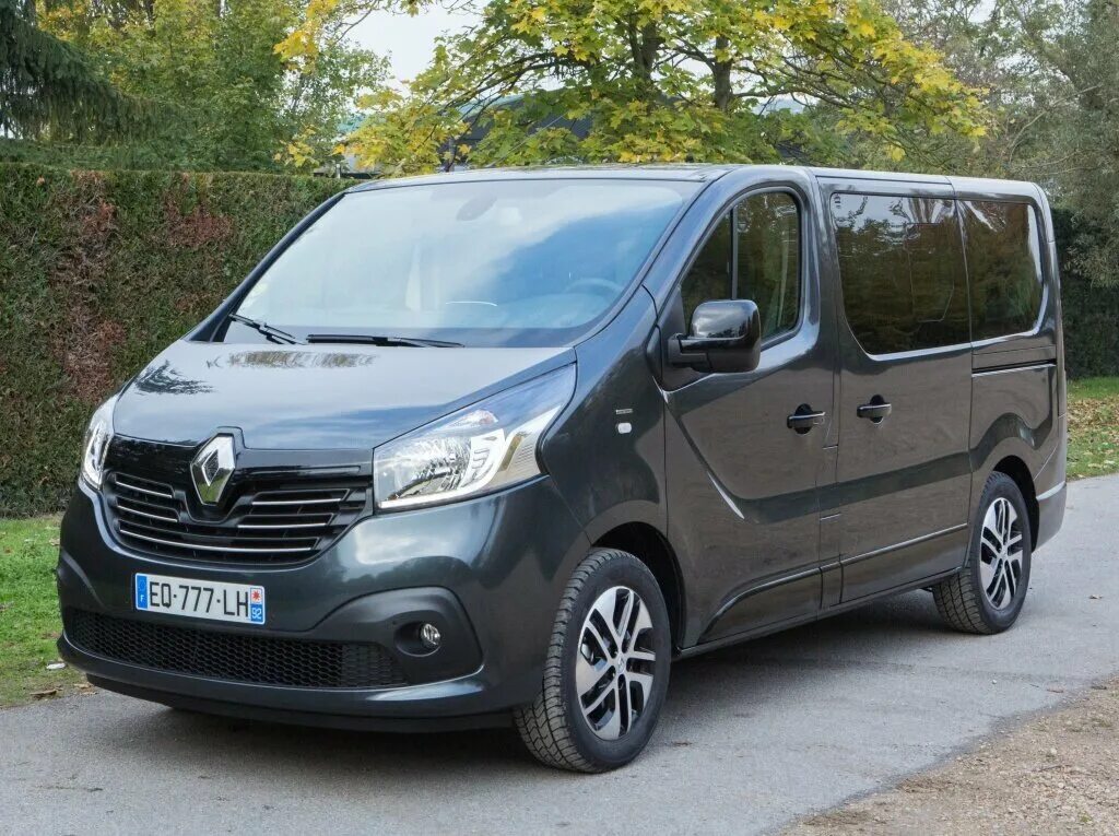 Рено 3 поколения фото Новый рестайлинговый фургон Renault Trafic Wade Birgs Дзен