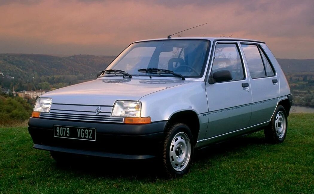 Рено 5 фото Купить новый Renault 5 2 поколение Цены на новые Рено 5 хэтчбек 5-дверный на Авт