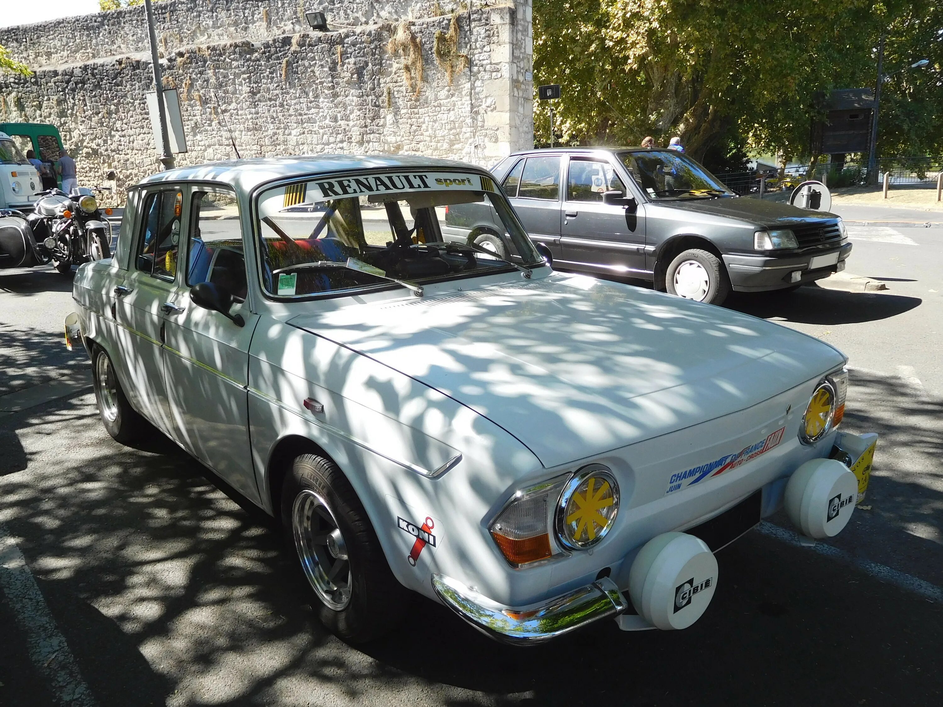 Рено 8 фото File:Renault 8 Gordini, white.jpg - Wikimedia Commons