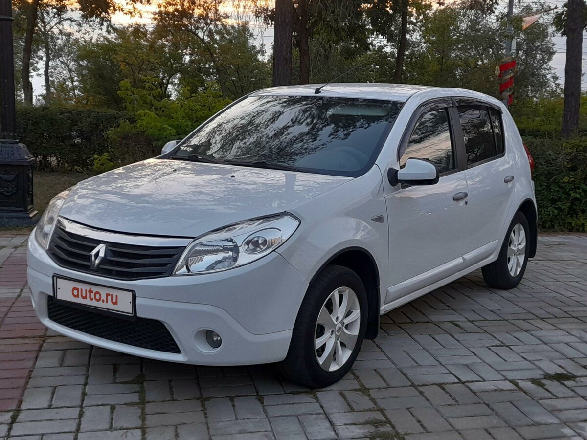 Рено белого цвета фото Купить б/у Renault Sandero I 1.6 AT (103 л.с.) бензин автомат в Оренбурге: белый