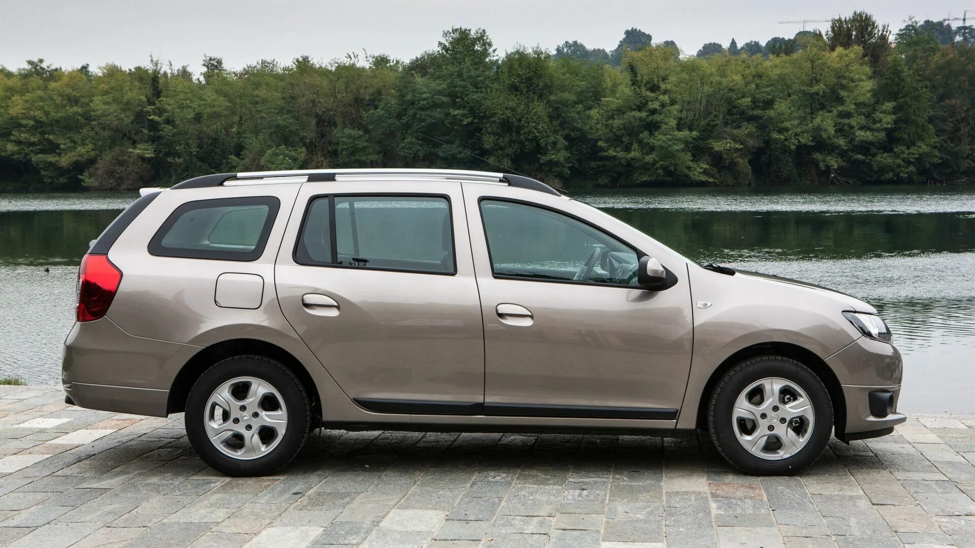 Рено дача универсал фото Prova Dacia Logan MCV 2014