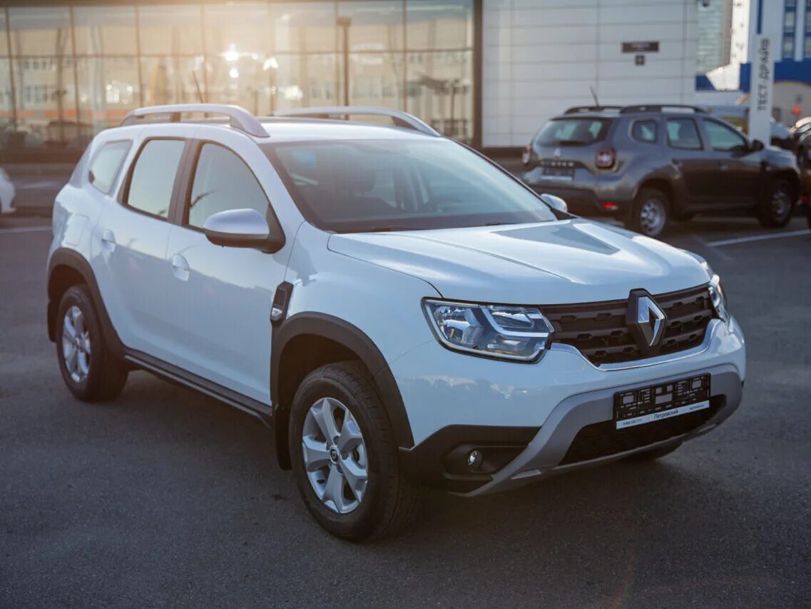 Рено дастер 2022 фото Купить новый Renault Duster II 1.6 MT (114 л.с.) бензин механика в Москве: белый