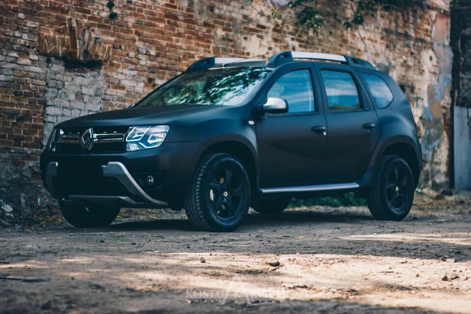 Рено дастер черный тюнинг Renault Duster. Матовая ламинация. - RE-MARK STUDIO на DRIVE2