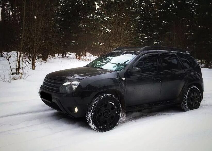 Рено дастер черный тюнинг Выезд в зимний лес, Renault Duster спойлер Альбатрос, решётка Русская Артель - R