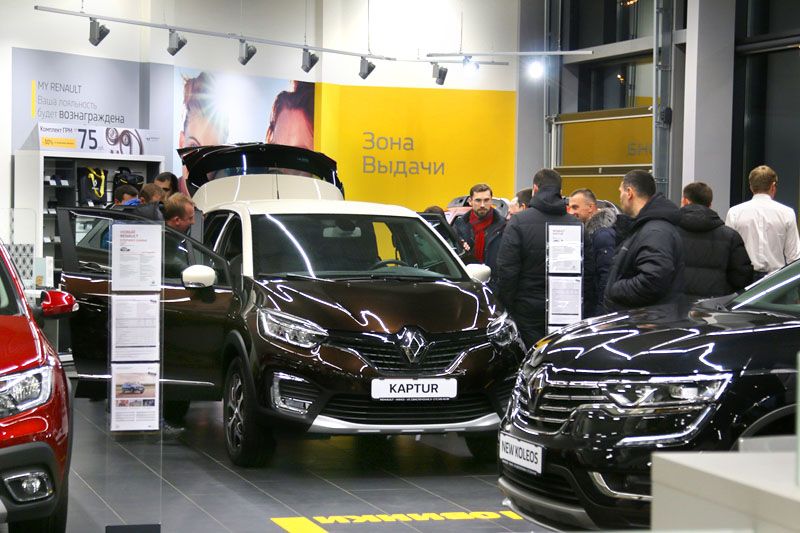 Рено дилер фото Выходные низких цен: новые Renault от 16 900 рублей, скидки до 10 000!