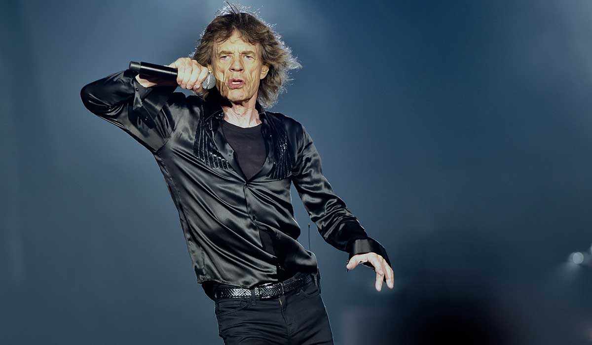 Рено джаггер фото Rolling Stones tour postponed over Mick Jagger 'heart surgery' - Extra.ie