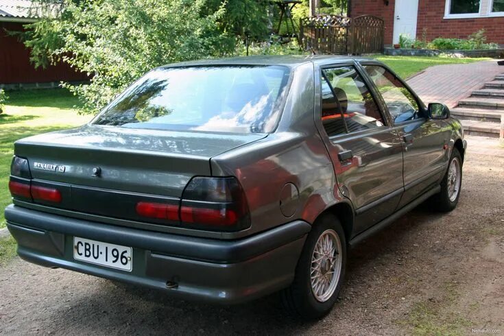 Рено европа 19 фото 1995 Renault 19 1.8 RN Biler