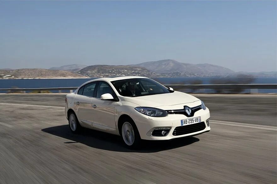 Рено флюенс 2013 фото Cтоит ли покупать Renault Fluence за 500 тысяч рублей - КОЛЕСА.ру - автомобильны