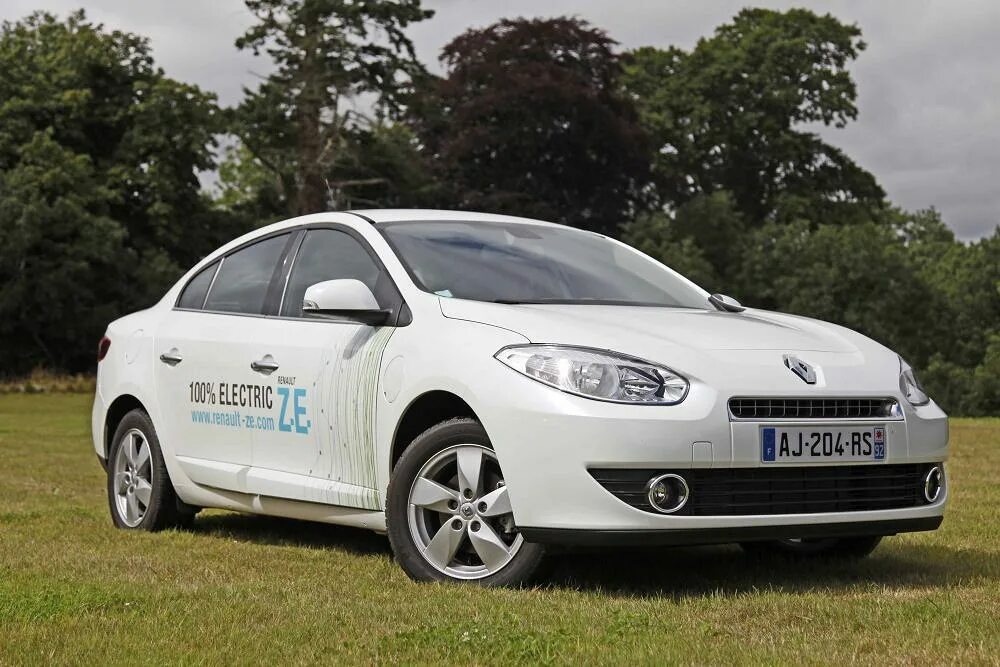 Рено флюенс фото We review the Renault Fluence ZE from price to economy and all its features The 