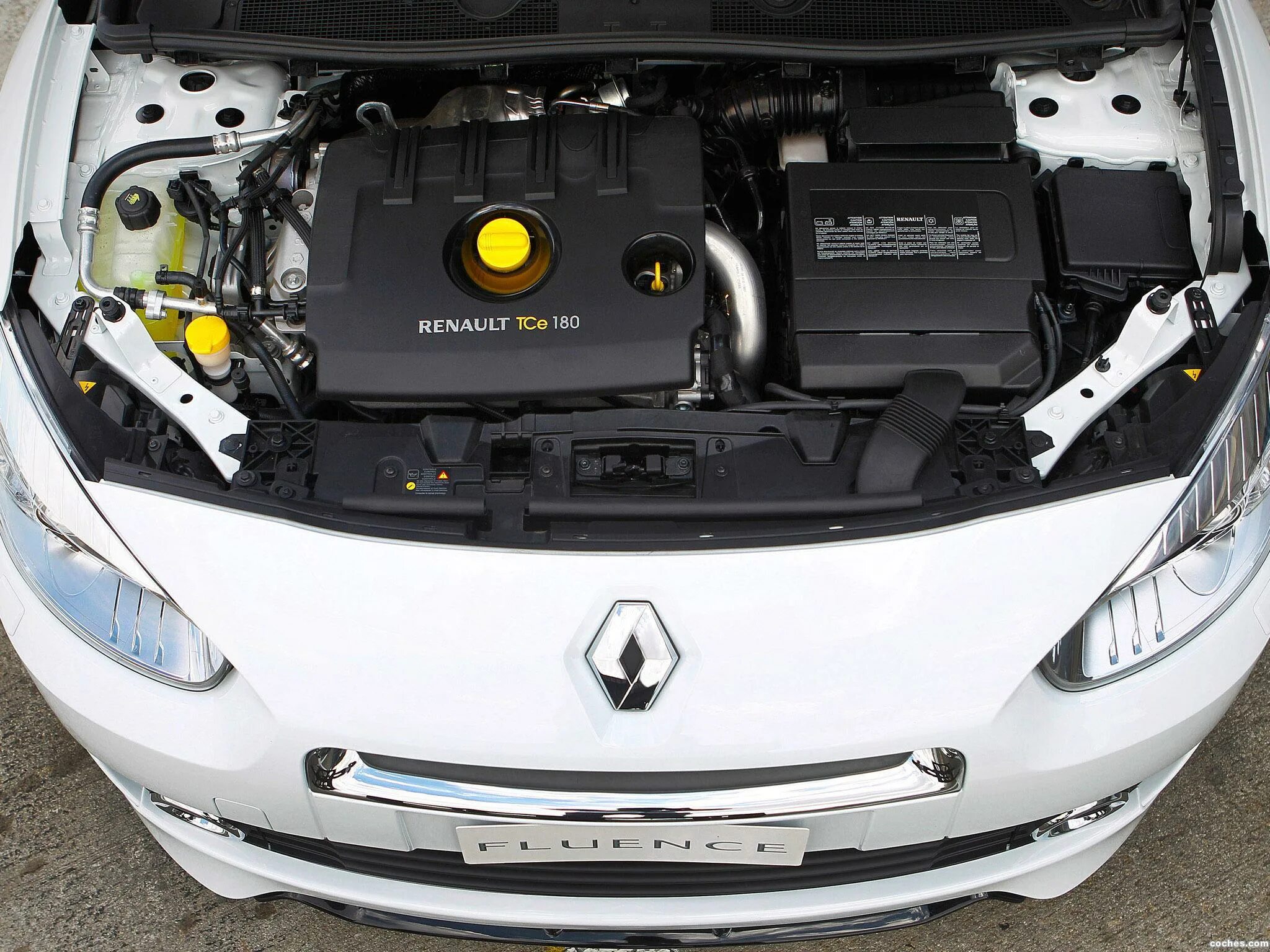 Рено флюенс фото двигателя Fotos de Renault Fluence GT 2012