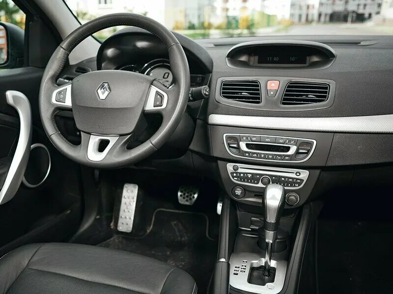 Рено флюенс фото салона Купить б/у Renault Fluence I Рестайлинг 1.6 CVT (114 л.с.) бензин вариатор в Кра