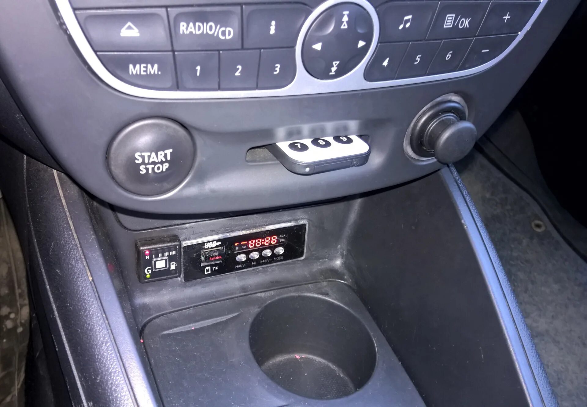 Рено флюенс как подключить блютуз Установил USB MP3 плеер - Renault Fluence, 1,6 л, 2012 года автозвук DRIVE2