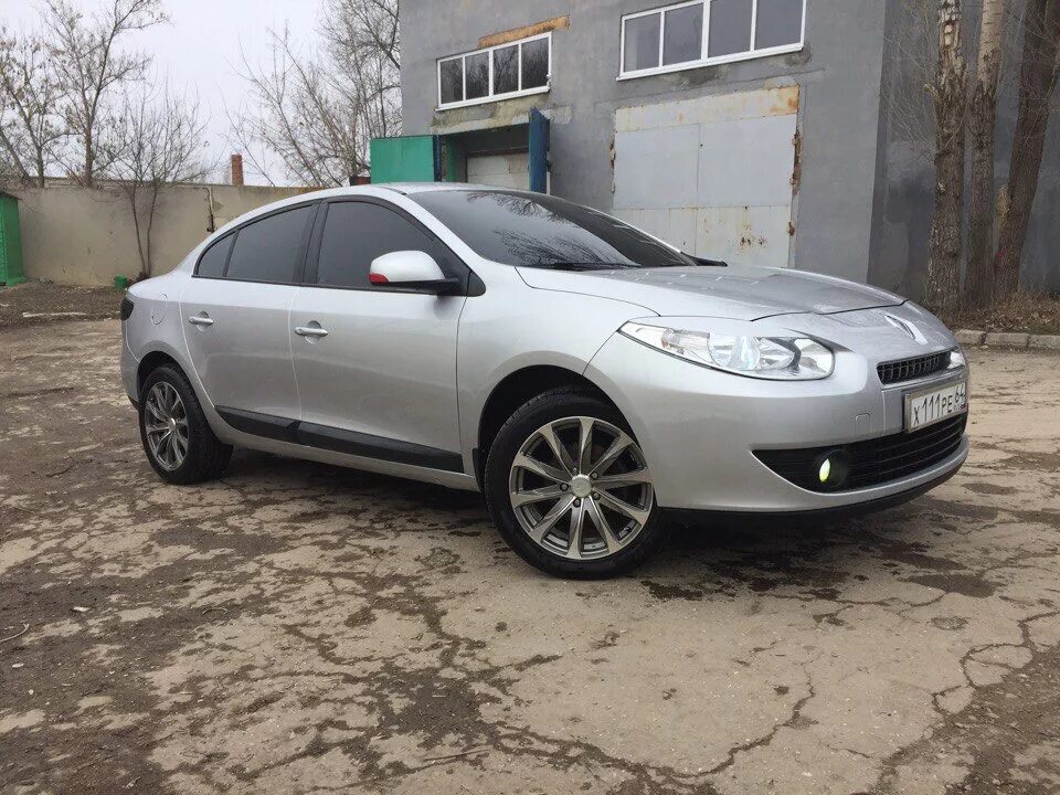 Рено флюенс на 16 дисках фото диски на 18 и резина 225/50 - Renault Fluence, 1,6 л, 2012 года колёсные диски D