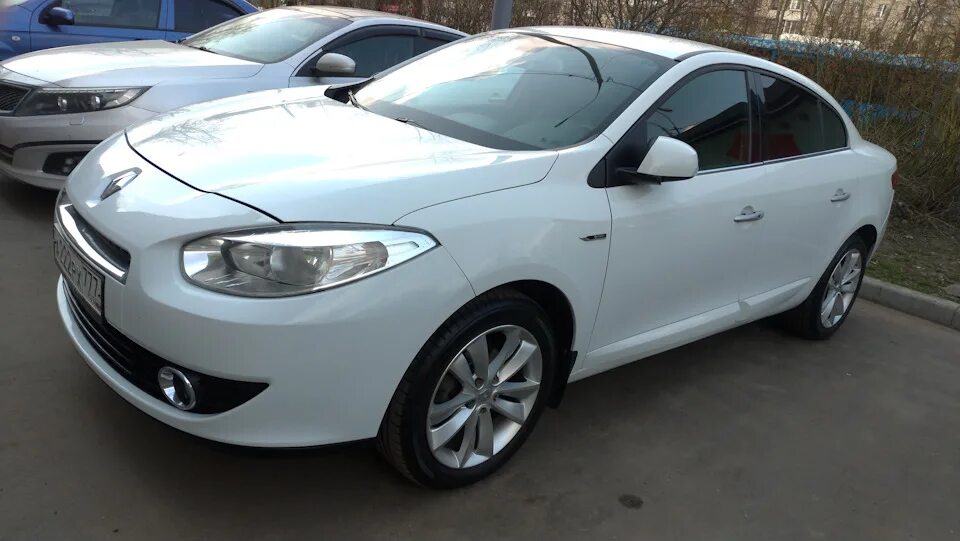 Рено флюенс на 16 дисках фото Переобулся на лето с Proteus R15 на Sari R17 - Renault Fluence, 1,6 л, 2012 года