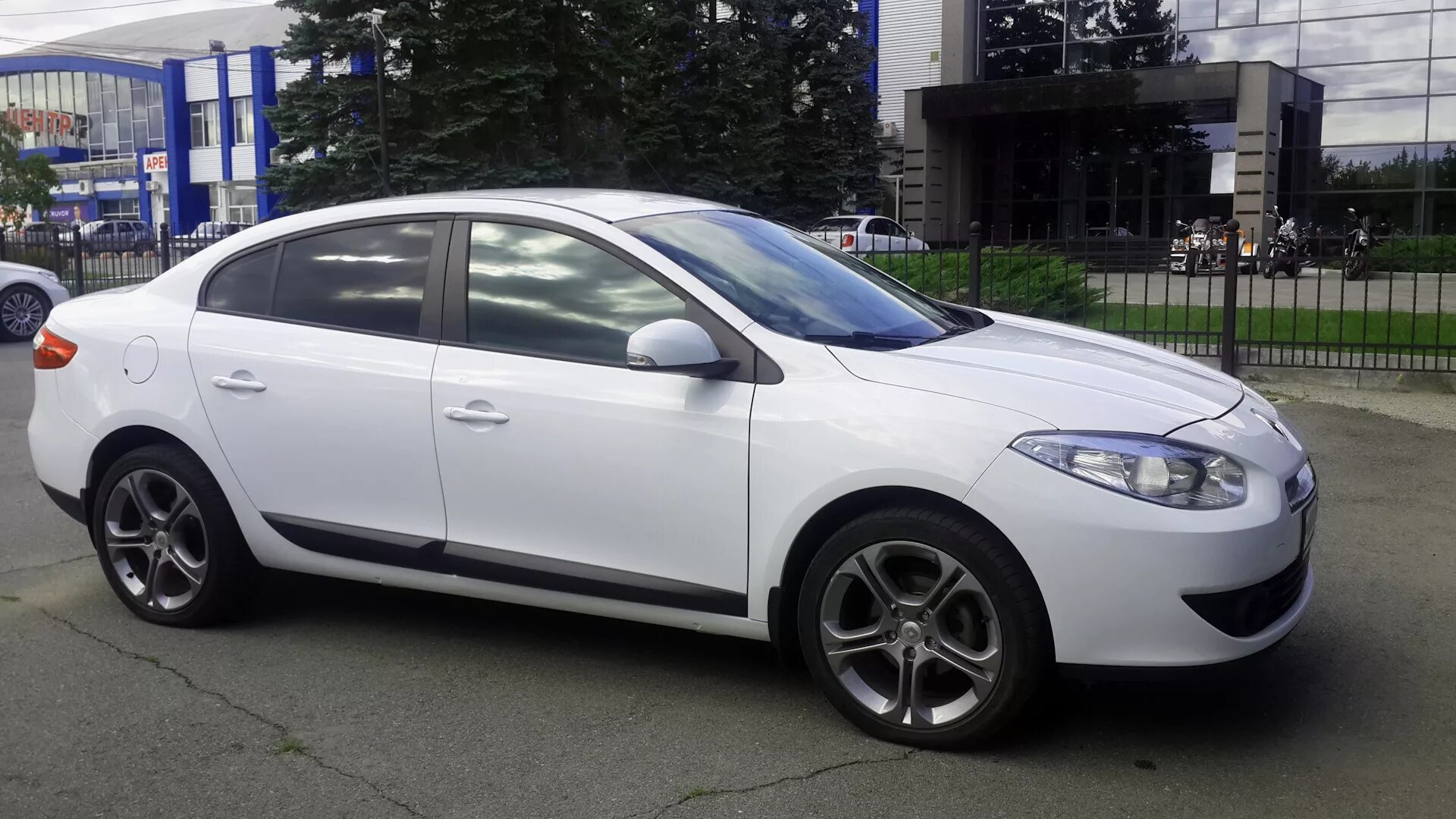 Рено флюенс на 16 дисках фото Renault Fluence 1.6 бензиновый 2012 R18 Мечты сбываются на DRIVE2