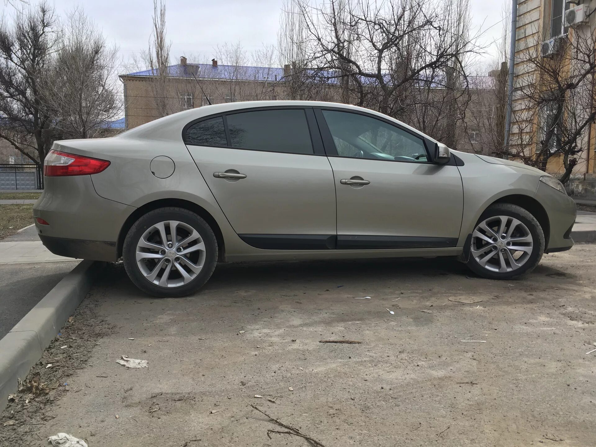 Рено флюенс на 16 дисках фото Литые диски от Nissan Juke на Fluence - Renault Fluence, 1,6 л, 2015 года колёсн