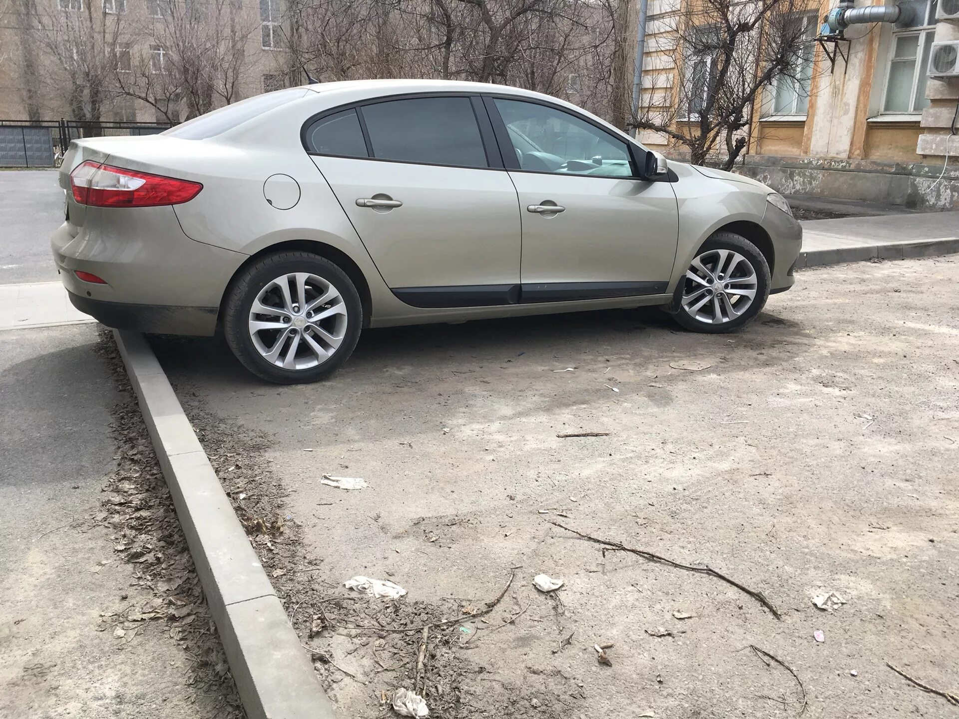 Рено флюенс на 16 дисках фото Литые диски от Nissan Juke на Fluence - Renault Fluence, 1,6 л, 2015 года колёсн