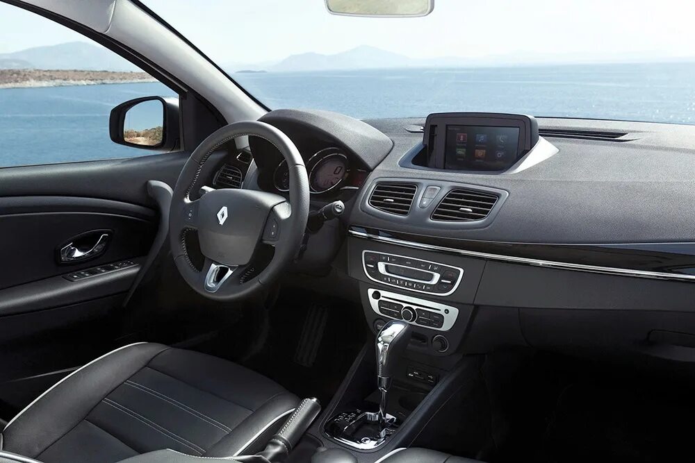 Купить б/у Renault Fluence I Рестайлинг 1.6 CVT (114 л.с.) бензин вариатор в Кра