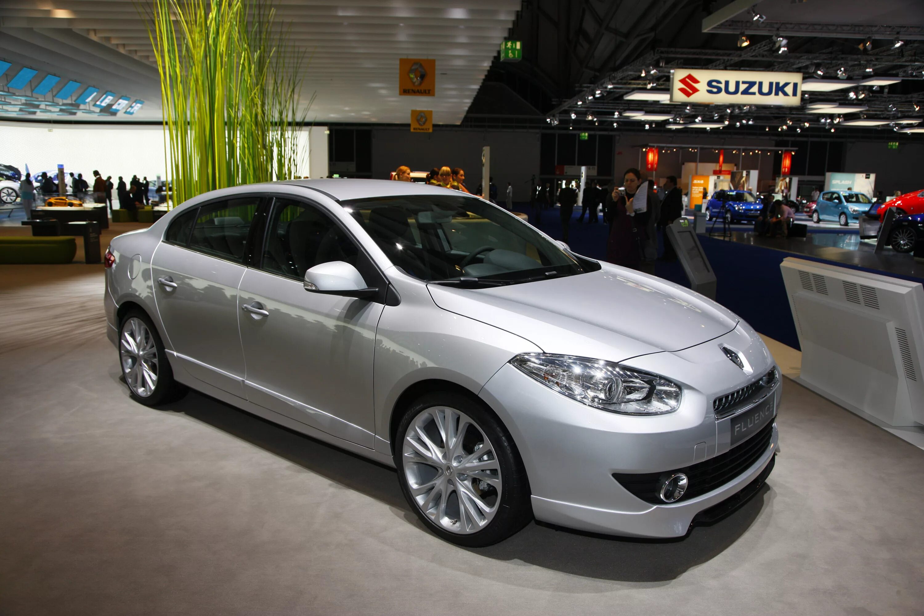 Рено флюенс тюнинг кузова Renault Fluence Frankfurt (2011) - picture 3 of 3