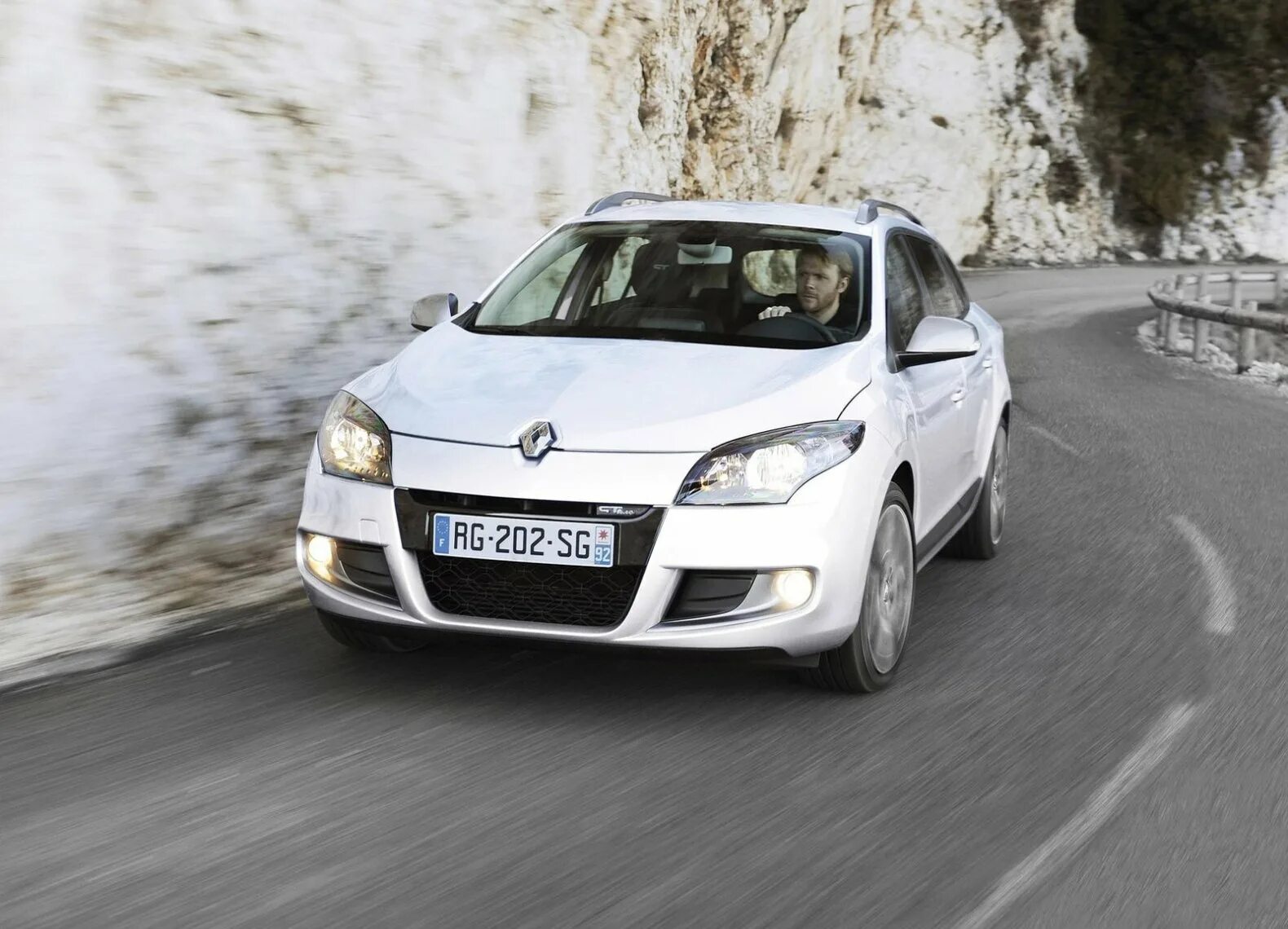 Рено фото 2011 Renault Megane Estate GT Line фотоальбом - автомобильный журнал Simplycars.ru