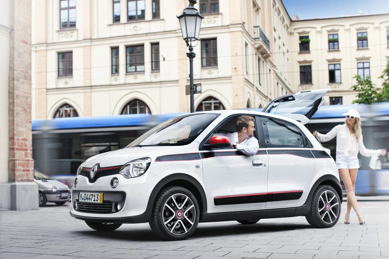 Рено фото 2014 Renault Tours Major European Cities with New Twingo 48 Photos Carscoops