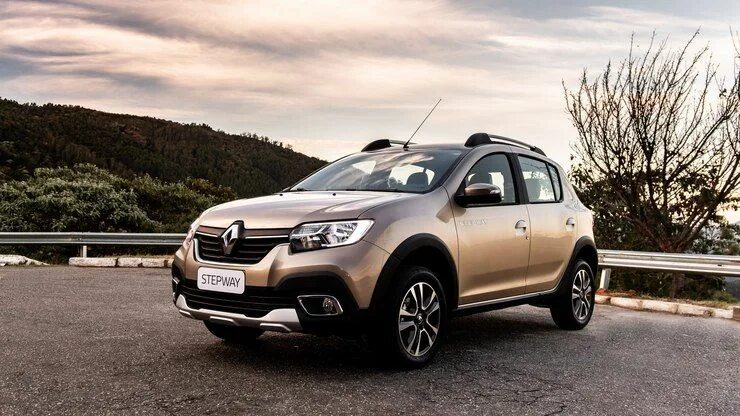 Рено фото и видео Renault Stepway mostra que as montadoras só pensam naquilo Audi q3, Sandero step