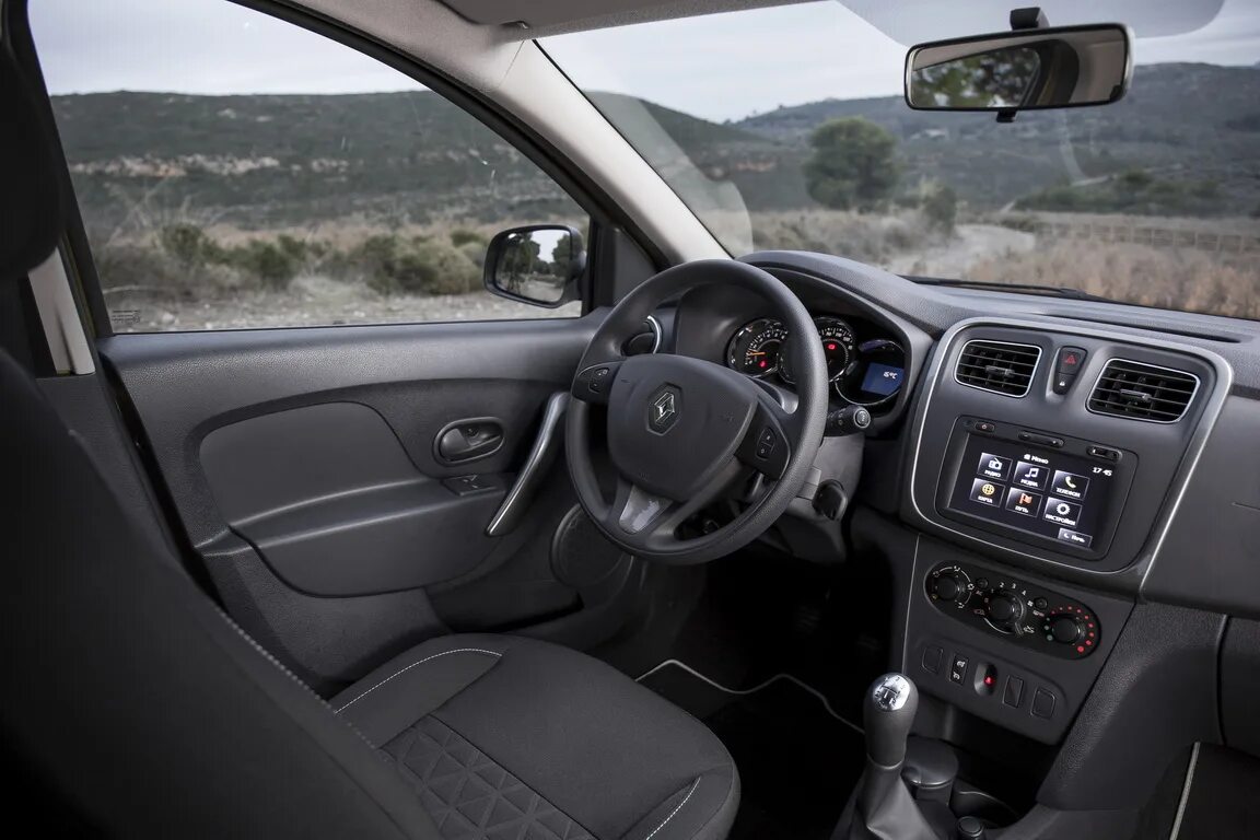 Рено фото салона внутри Renault Sandero Stepway: Пострел