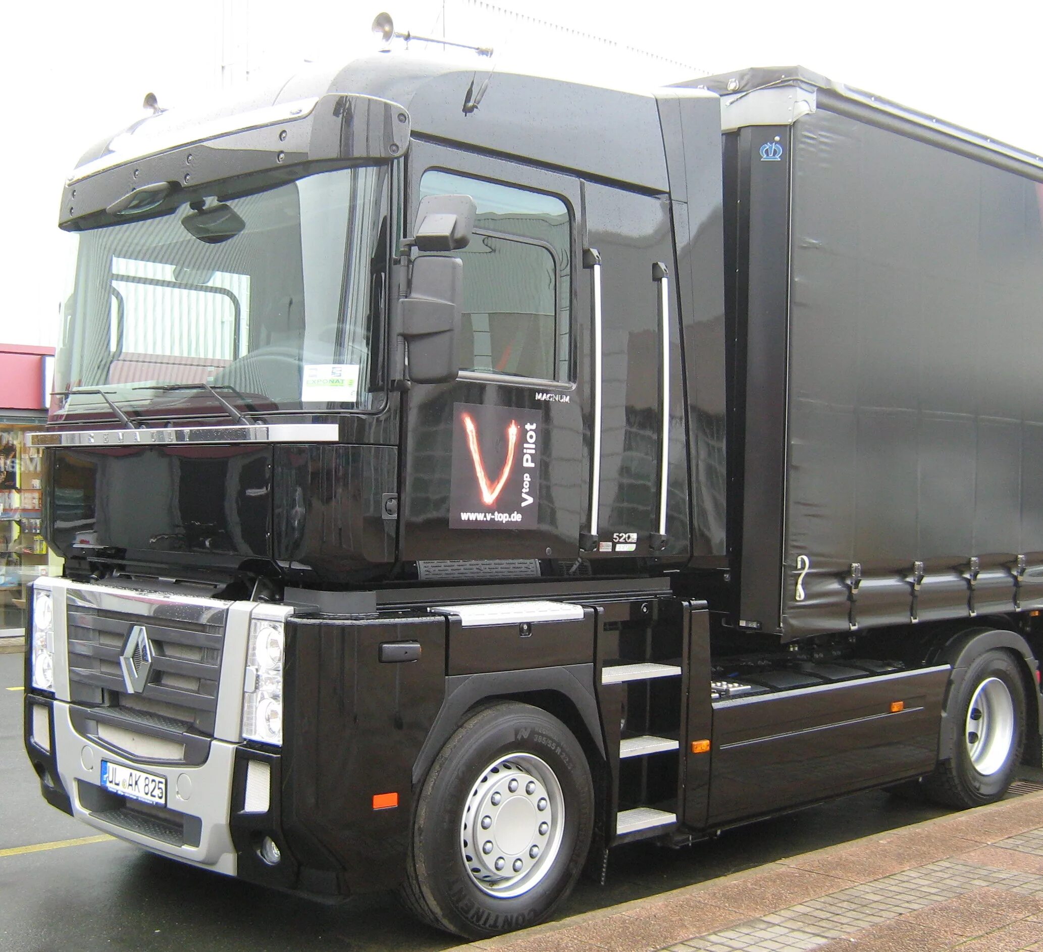 Рено фура фото Файл:Renault Magnum LKW 2010.JPG - Википедия