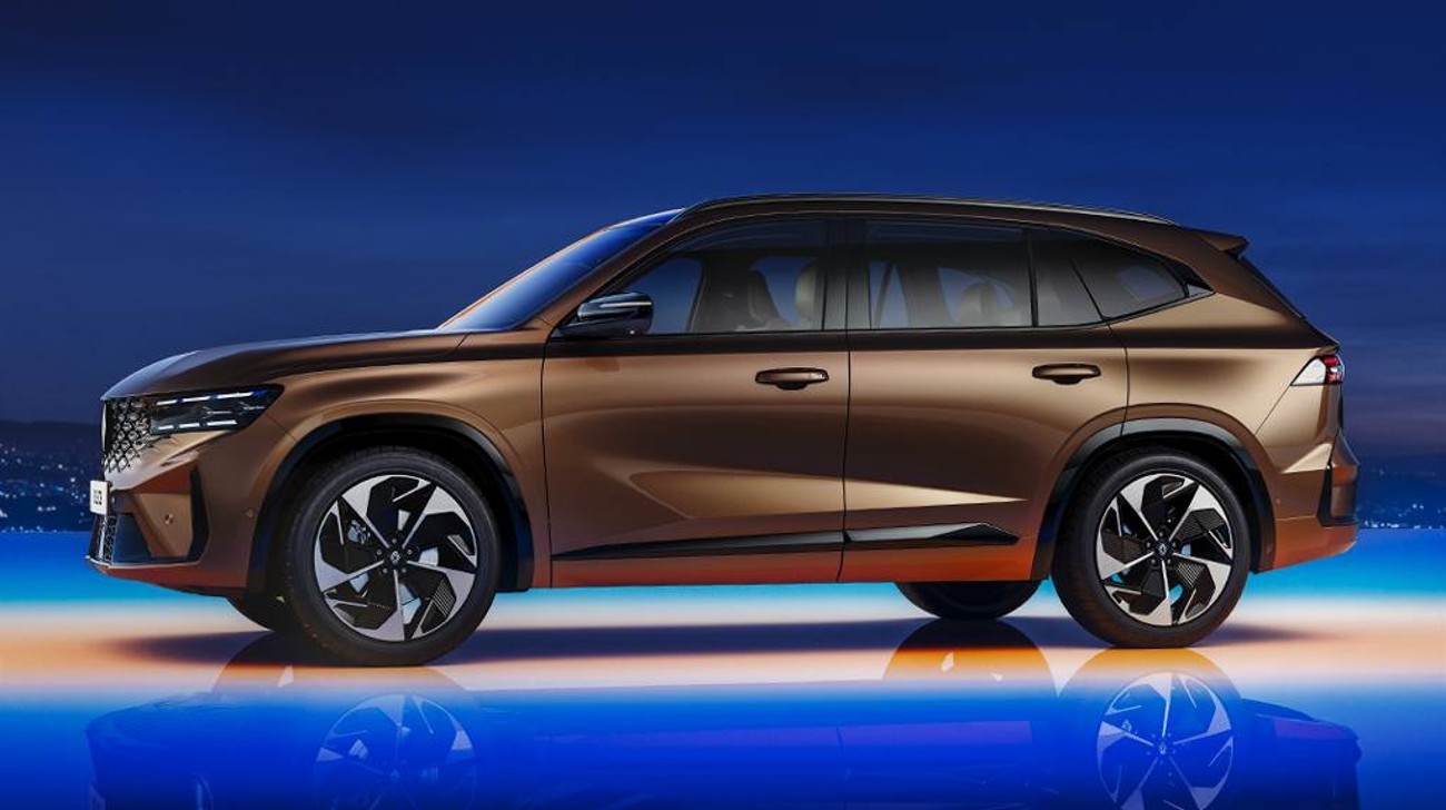 Рено гранд колеос 2024 фото Renault Grand Koleos Unveiled: Its French, Korean or Chinese?