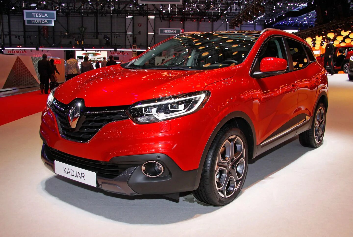 Рено каджар фото Renault Kadjar на автосалоне в Женеве 2015 - новая модель: фото, видео.