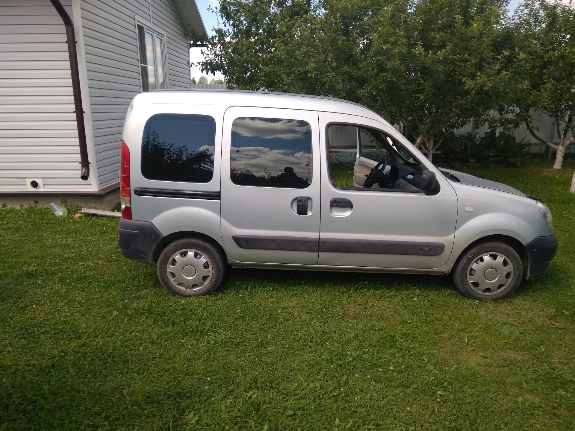 Рено кангу 1 фото Фотки авто - Renault Kangoo (1G), 1,4 л, 2006 года мойка DRIVE2