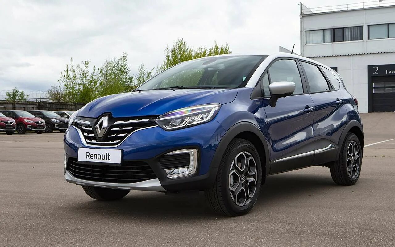 Начнём по старинке "Целый день в салоне" - Renault Kaptur (2016), 1,6 л, 2018 го