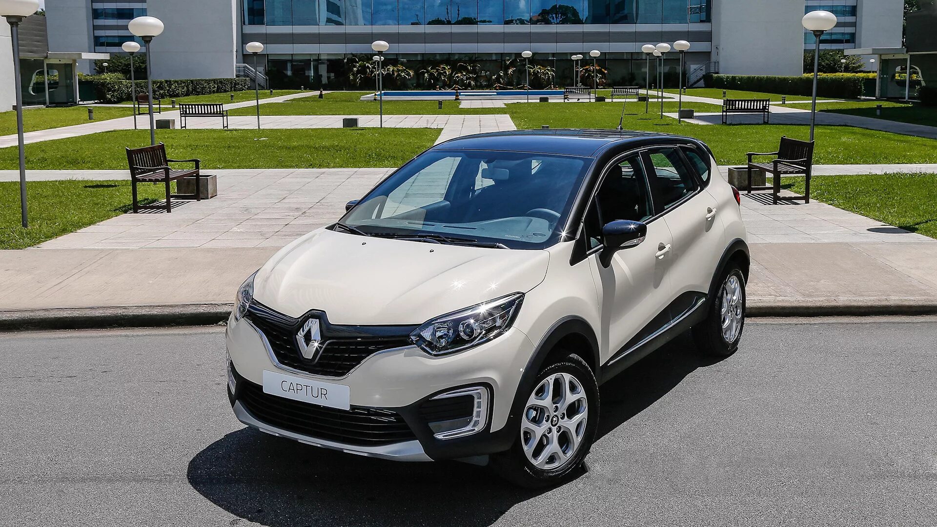 Рено каптур фото Renault Kaptur может открыть капот на ходу! Отзывают все автомобили. - Сообществ