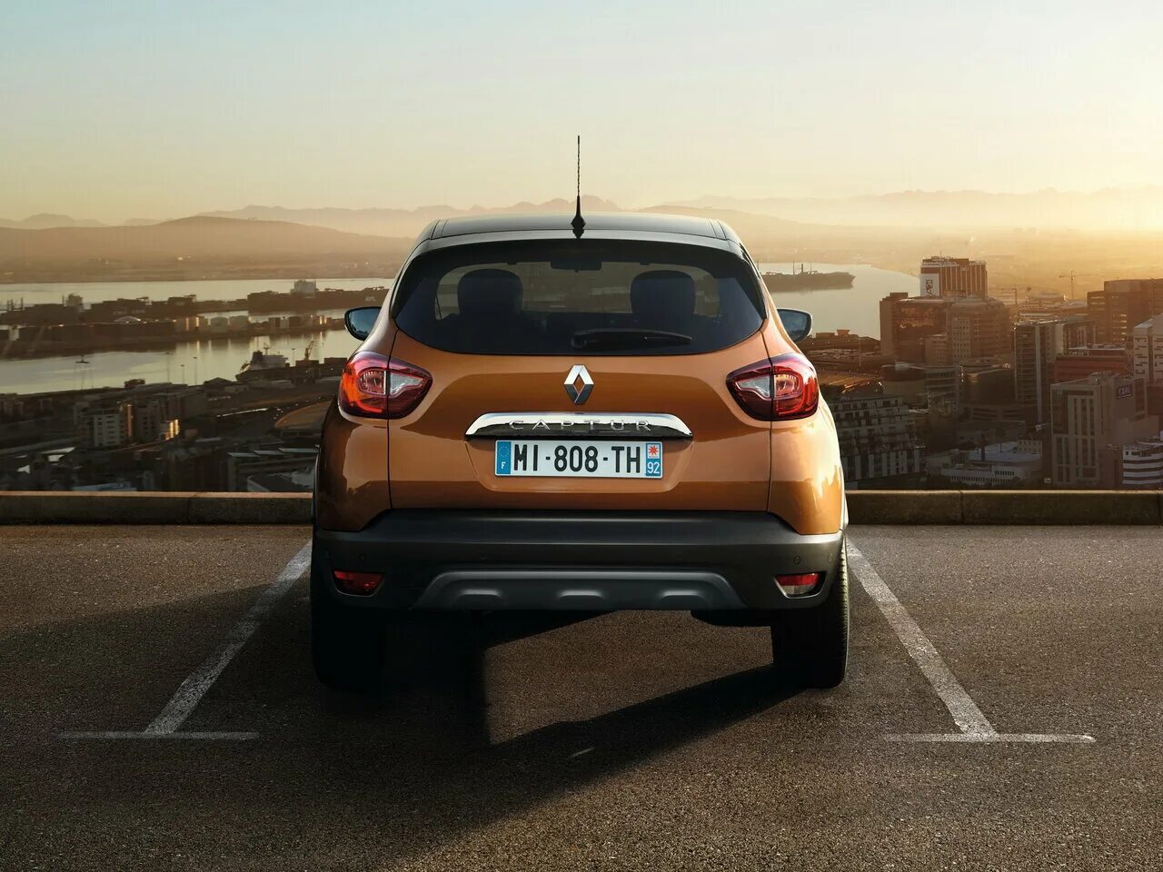 Рено каптур фото сзади Renault Captur 1 поколение рестайлинг, внедорожник 5-дверный - технические харак