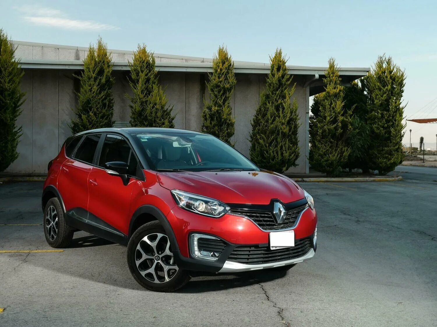 Купить новый Renault Kaptur I 2.0 MT (143 л.с.) 4WD бензин механика в Москве: кр