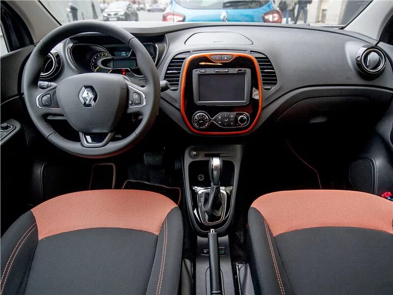 Купить б/у Renault Kaptur I 1.6 CVT (114 л.с.) бензин вариатор в Усмани: белый Р