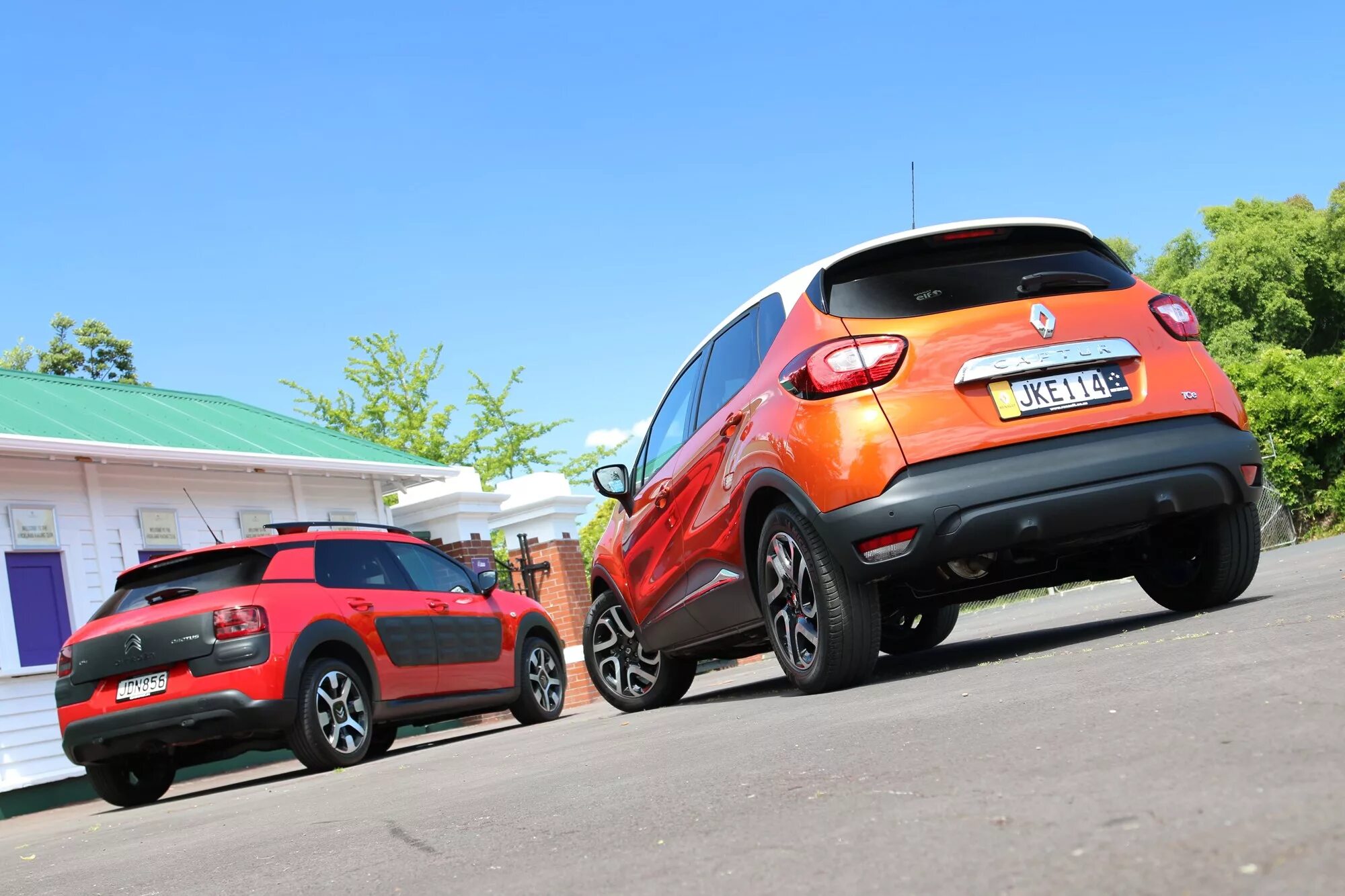 Рено каптур тюнинг для бездорожья ROAD TEST: Citroen C4 Cactus vs Renault Captur - OVERSTEER