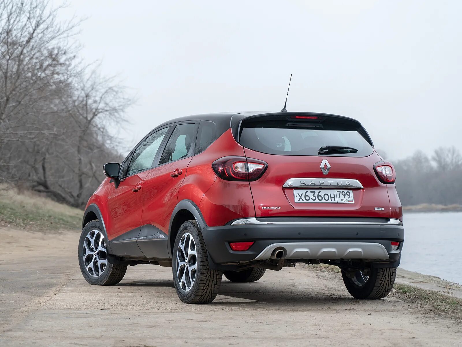 Рено каптур вид сзади фото Фото Renault Kaptur (2016 - 2019) поколение I - Renault Kaptur 2016 вид сзади