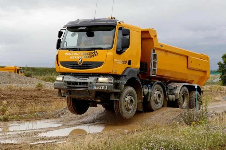 Рено керакс фото Trucking Trucks, Dump trucks, Renault