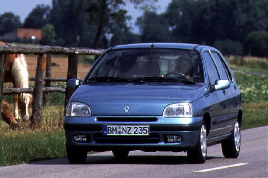 Рено клио 1 поколение фото Renault Clio 1 поколение рестайлинг хетчбэк 5-дв.