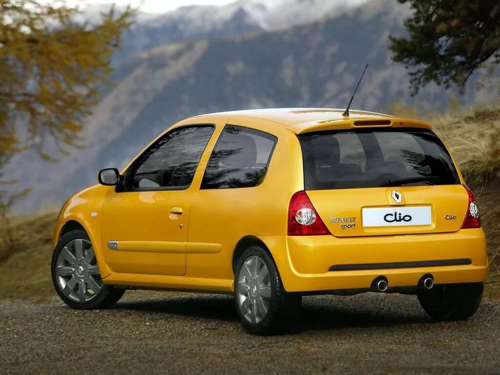 Рено клио 2 фото Замена куска трубки омывателя стекла. - Renault Clio II, 1,2 л, 2003 года поломк