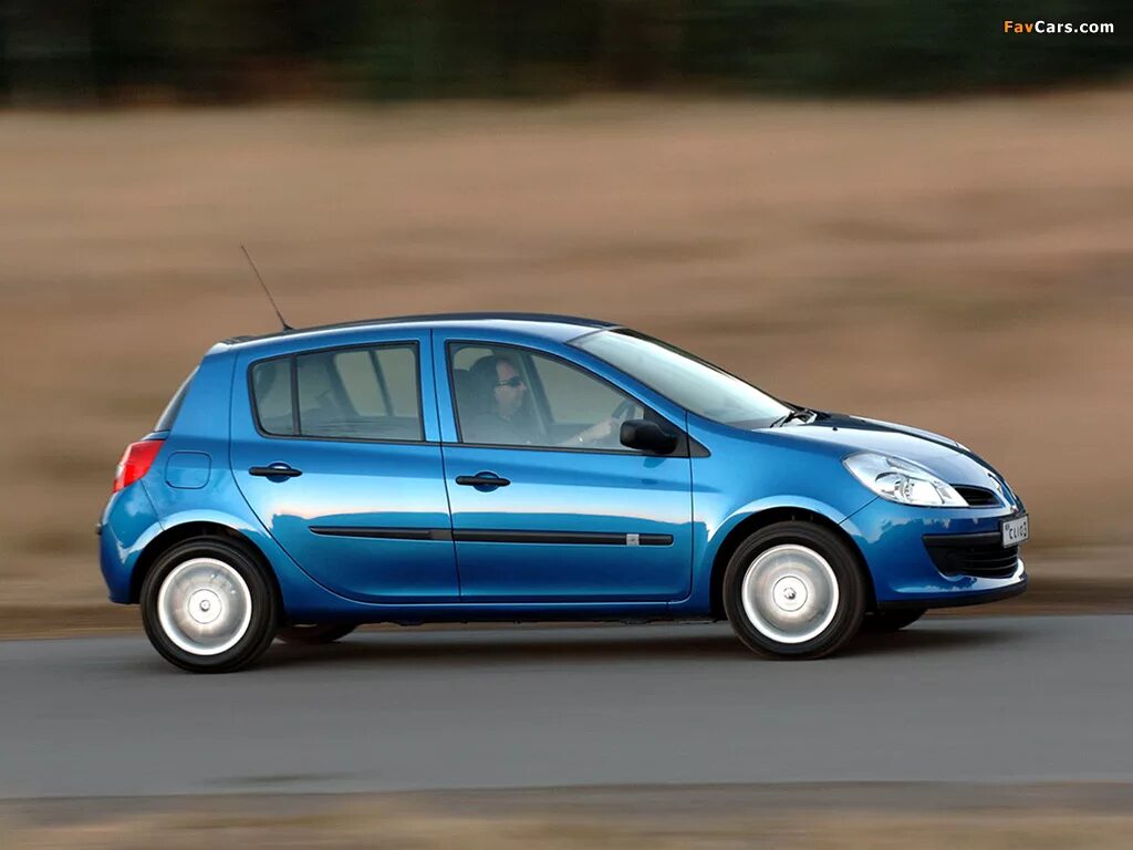 Рено клио 5 фото Renault Clio 5-door ZA-spec 2006–09 photos (1024x768)