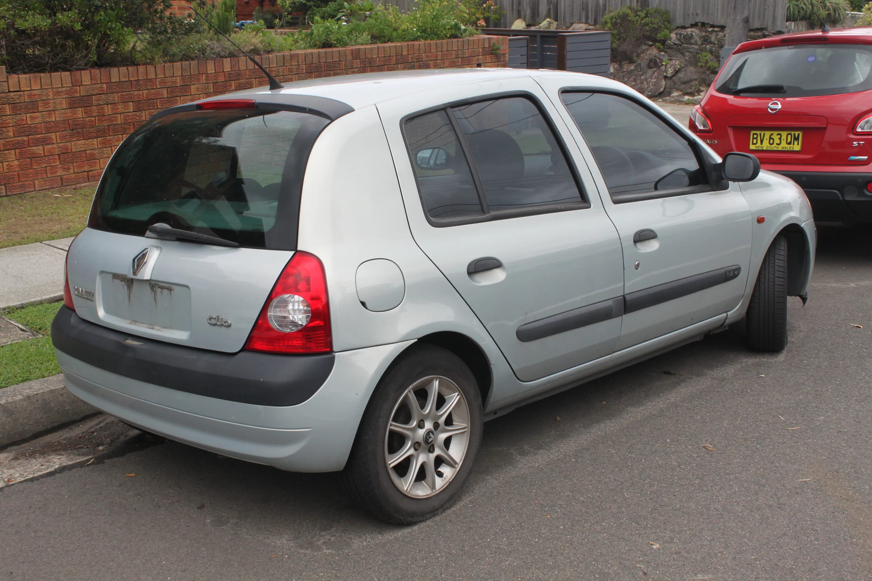 Рено клио хэтчбек фото File:2001-2004 Renault Clio (X65 Phase 2) Expression 5-door hatchback (239793501