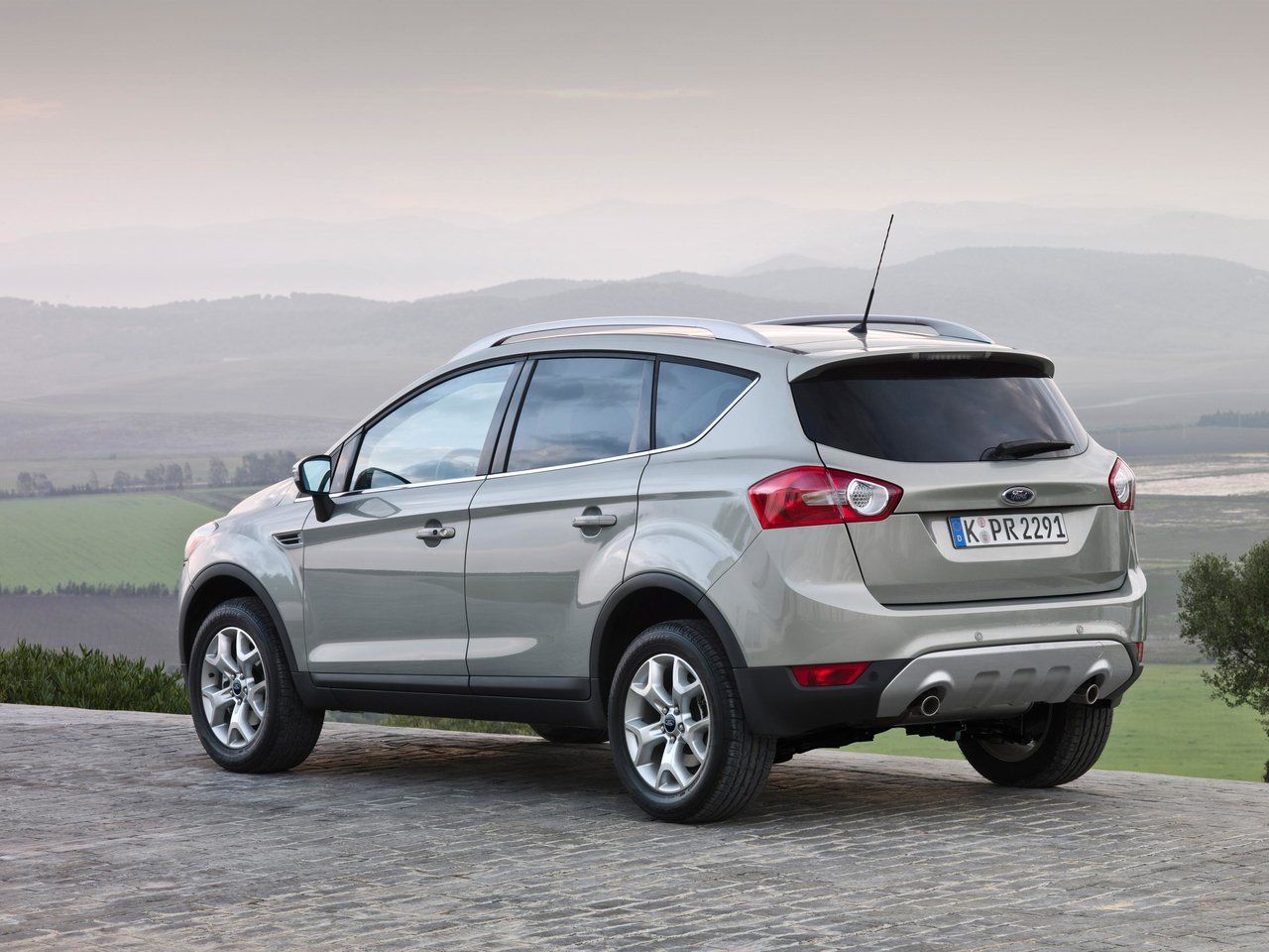 Рено куга фото Ford Kuga I 2008 - 2012 Внедорожник 5 дв.: кузов, класс, тип и объём двигателя, 