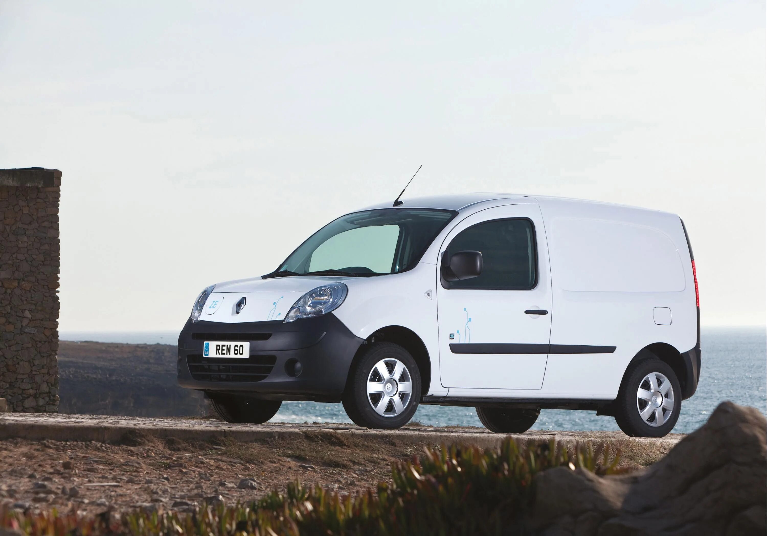 Рено кунга фото First Sale of Kangoo Van Z.E. in UK